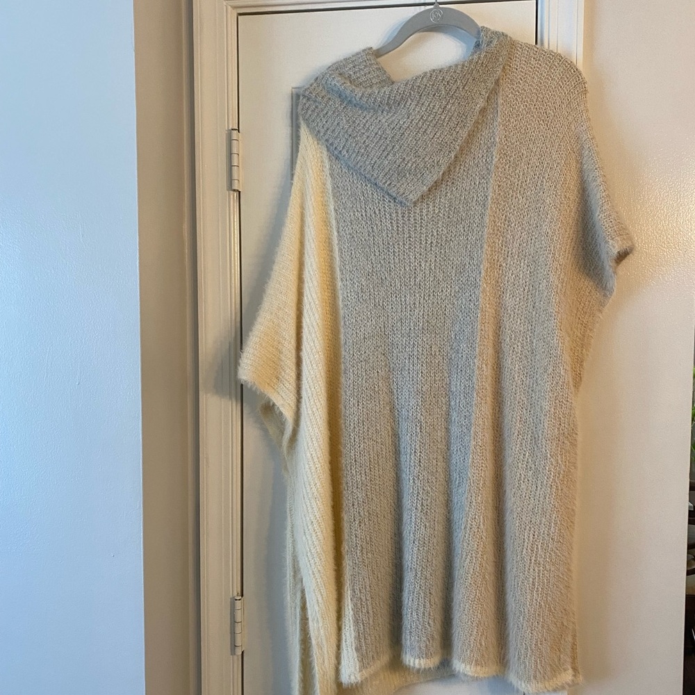 NWT Anthropologie poncho size all new with tags! - Picture 3 of 4